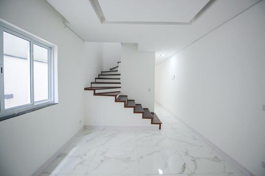 Sala de casa à venda com 3 quartos, 125m² em Jardim Mirna, Taboão da Serra