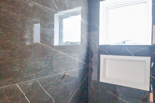 Banheiro da Suíte de casa à venda com 3 quartos, 125m² em Jardim Mirna, Taboão da Serra