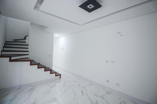 Sala de casa à venda com 3 quartos, 125m² em Jardim Mirna, Taboão da Serra