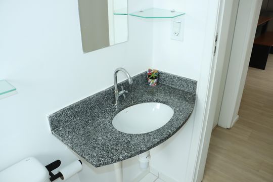 Banheiro Social de apartamento para alugar com 2 quartos, 47m² em Vila Monte Serrat, Cotia