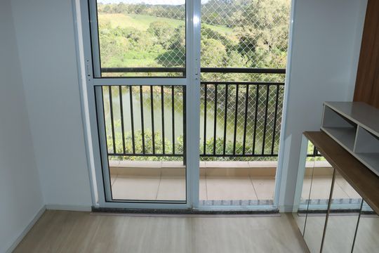 Sala de apartamento para alugar com 2 quartos, 47m² em Vila Monte Serrat, Cotia