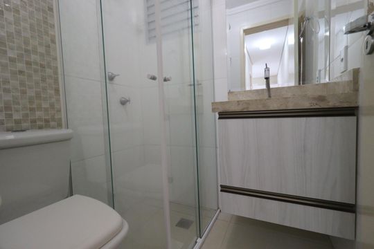 Banheiro de apartamento para alugar com 2 quartos, 50m² em Jardim Guaporé, Ribeirão Preto