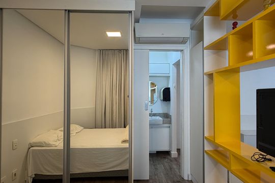 Suíte de apartamento para alugar com 1 quarto, 45m² em Pompéia, Santos