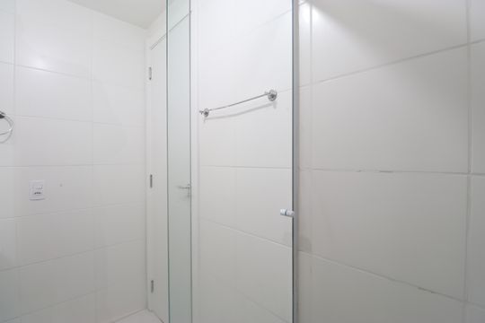 Banheiro de apartamento à venda com 1 quarto, 28m² em Água Branca, São Paulo