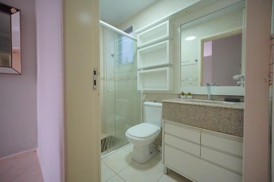 Banheiro da Suíte de apartamento para alugar com 3 quartos, 100m² em Ingleses do Rio Vermelho, Florianópolis