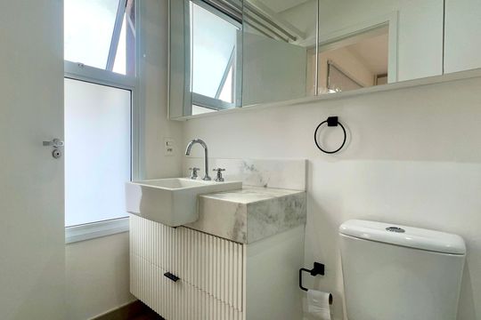 Banheiro da Suíte de apartamento para alugar com 1 quarto, 42m² em Sumaré, São Paulo