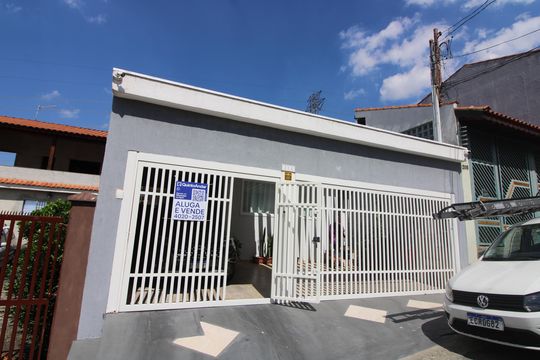 Fachada de casa à venda com 4 quartos, 220m² em Vila Talarico, São Paulo