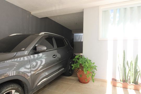 Garagem de casa à venda com 4 quartos, 220m² em Vila Talarico, São Paulo