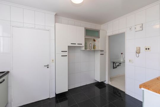 Cozinha de apartamento para alugar com 3 quartos, 110m² em Campo Belo, São Paulo