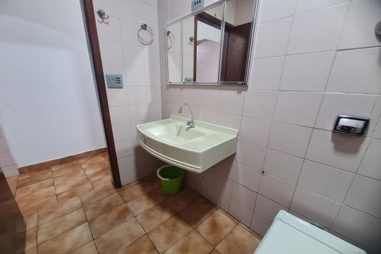 Banheiro Social de casa para alugar com 3 quartos, 100m² em Jardim Santa Teresinha, São Paulo