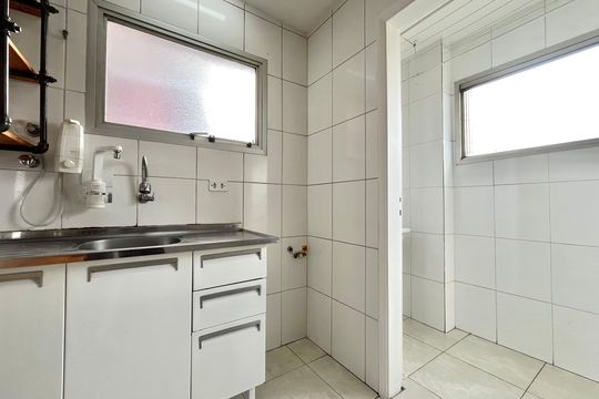 Cozinha de apartamento para alugar com 1 quarto, 56m² em Vila Guarani (z Sul), São Paulo