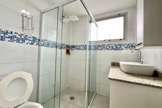 Banheiro de apartamento para alugar com 1 quarto, 56m² em Vila Guarani (z Sul), São Paulo
