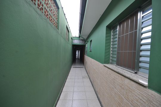 Corredor de casa para alugar com 1 quarto, 70m² em Vila Nilo, São Paulo
