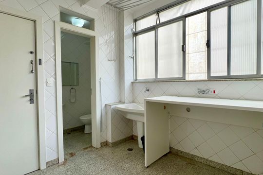 Área de Serviço de apartamento à venda com 3 quartos, 157m² em Cerqueira César, São Paulo