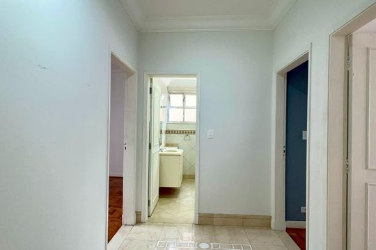 Corredor de apartamento à venda com 3 quartos, 157m² em Cerqueira César, São Paulo