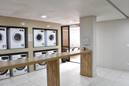 Área comum - Lavanderia de kitnet/studio para alugar com 1 quarto, 28m² em Bacacheri, Curitiba