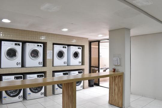 Área comum - Lavanderia de kitnet/studio para alugar com 1 quarto, 28m² em Bacacheri, Curitiba