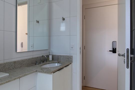 Banheiro Social de kitnet/studio para alugar com 1 quarto, 26m² em Indianópolis, São Paulo