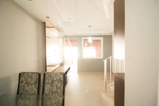 Sala de casa de condomínio para alugar com 2 quartos, 70m² em Loteamento City Jaragua, São Paulo