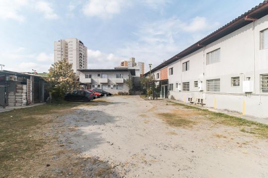 Garagem de kitnet/studio para alugar com 2 quartos, 35m² em Vila Martins, Mogi das Cruzes