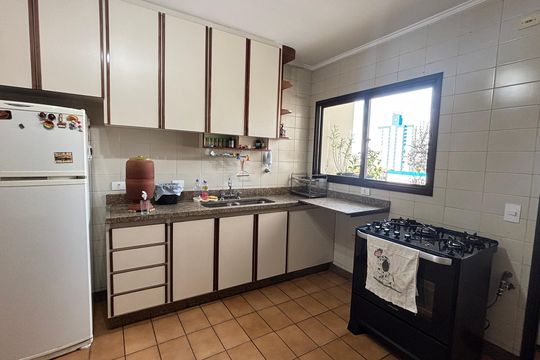 Cozinha de apartamento à venda com 3 quartos, 140m² em Vila Alzira, Santo André