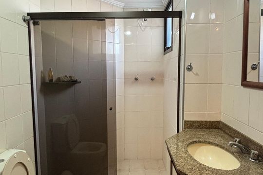 Banheiro de apartamento à venda com 3 quartos, 140m² em Vila Alzira, Santo André