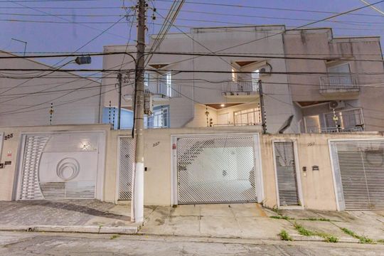 Fachada de casa à venda com 3 quartos, 150m² em Vila Gumercindo, São Paulo