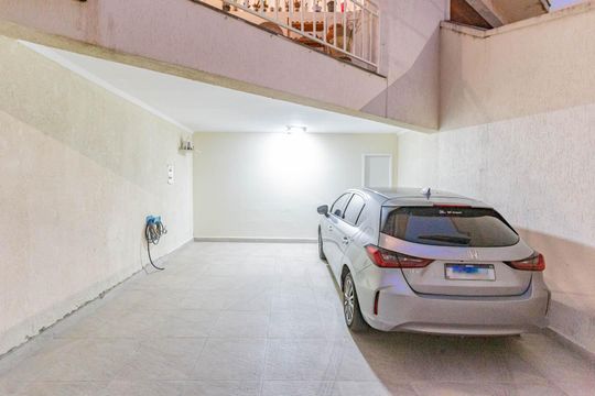 Garagem de casa à venda com 3 quartos, 150m² em Vila Gumercindo, São Paulo