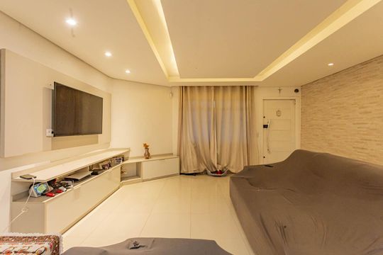 Sala de casa à venda com 3 quartos, 150m² em Vila Gumercindo, São Paulo
