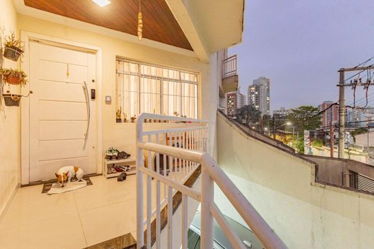 Hall de casa à venda com 3 quartos, 150m² em Vila Gumercindo, São Paulo