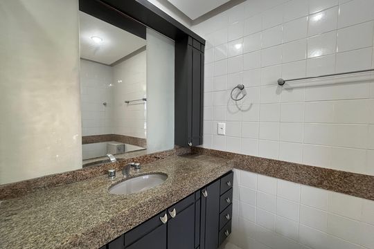 Banheiro Suíte 3 de apartamento para alugar com 3 quartos, 198m² em Barra da Tijuca, Rio de Janeiro
