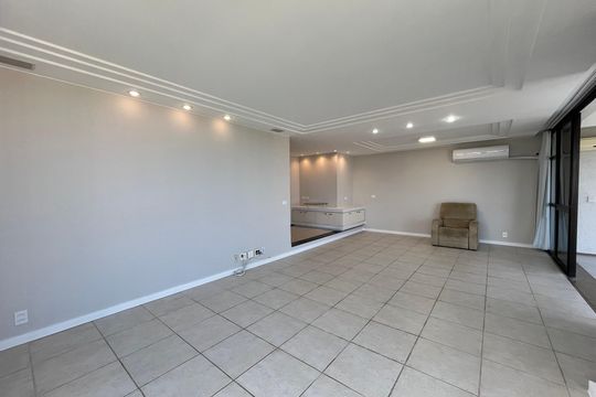 Sala de apartamento para alugar com 3 quartos, 198m² em Barra da Tijuca, Rio de Janeiro