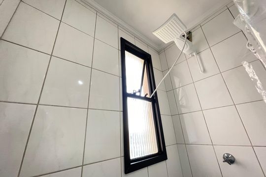 Banheiro Social de apartamento à venda com 2 quartos, 65m² em Jardim Celeste, São Paulo