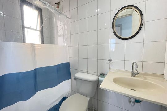 Banheiro  de apartamento à venda com 2 quartos, 65m² em Jardim Celeste, São Paulo
