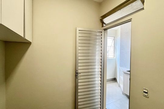Quarto  de serviço de apartamento para alugar com 3 quartos, 130m² em Santo Agostinho, Belo Horizonte