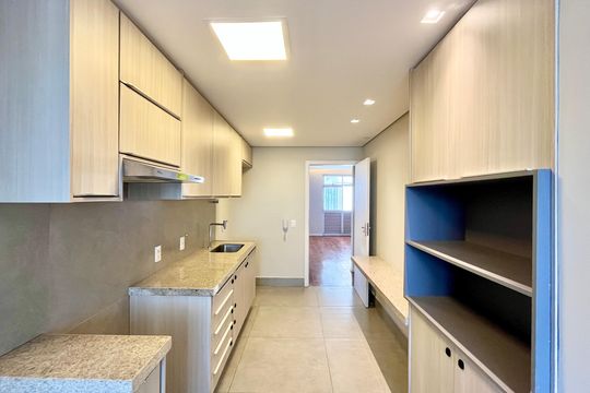Cozinha de apartamento para alugar com 3 quartos, 130m² em Santo Agostinho, Belo Horizonte