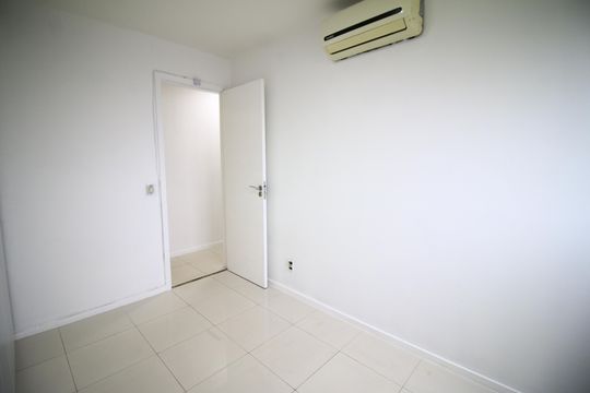 Quarto 2 de apartamento para alugar com 3 quartos, 110m² em Barra da Tijuca, Rio de Janeiro
