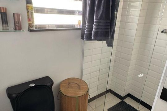 Banheiro de apartamento para alugar com 1 quarto, 75m² em Vila Monumento, São Paulo