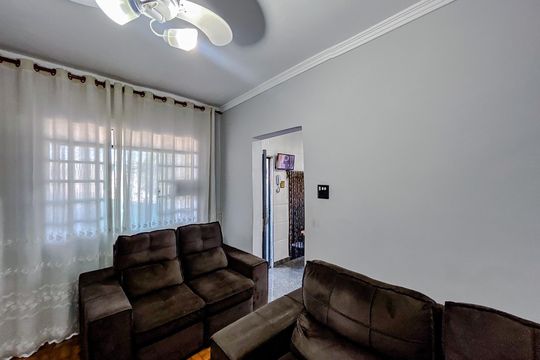 Casa para alugar com 5 quartos, 225m² em Vila Dalila, São Paulo