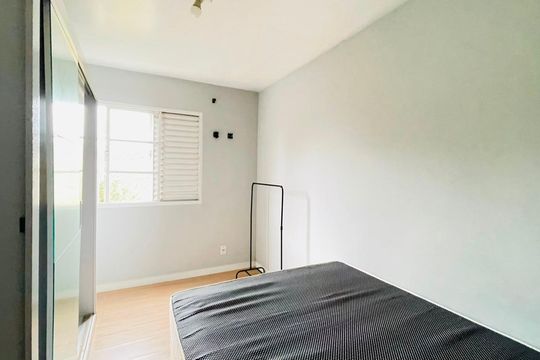 Quarto 1 de apartamento para alugar com 2 quartos, 50m² em Jardim Arco-íris, Cotia