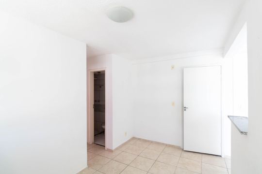 Sala de apartamento para alugar com 2 quartos, 45m² em Guaratiba, Rio de Janeiro