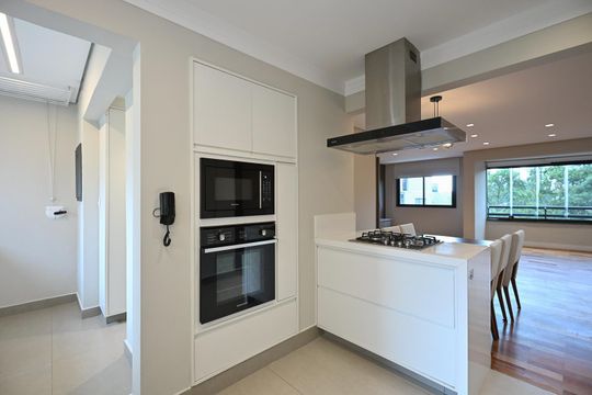 Cozinha de apartamento à venda com 2 quartos, 105m² em Vila Andrade, São Paulo