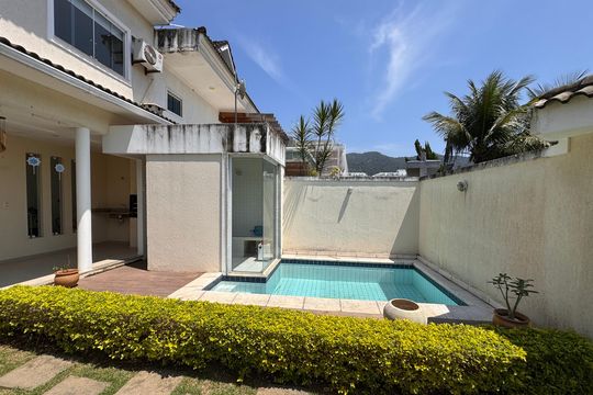 Casa para alugar com 4 quartos, 180m² em Recreio dos Bandeirantes, Rio de Janeiro