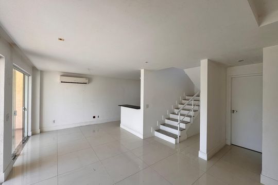 Sala de casa à venda com 4 quartos, 180m² em Recreio dos Bandeirantes, Rio de Janeiro