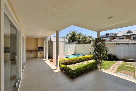 Casa para alugar com 4 quartos, 180m² em Recreio dos Bandeirantes, Rio de Janeiro