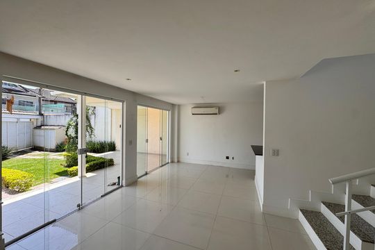 Casa para alugar com 4 quartos, 180m² em Recreio dos Bandeirantes, Rio de Janeiro