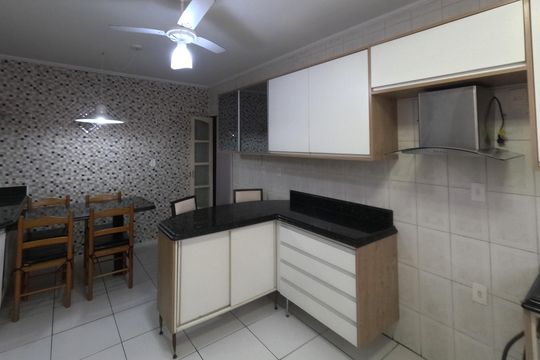 Cozinha de apartamento para alugar com 3 quartos, 158m² em Pompéia, Santos
