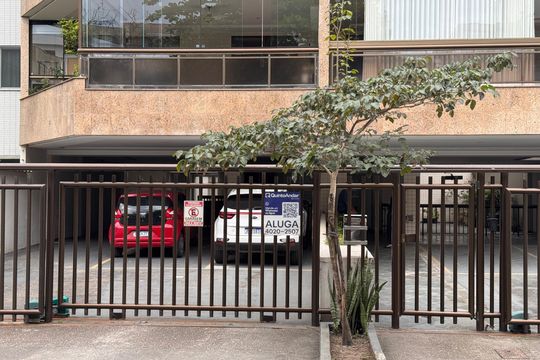 Placa de apartamento para alugar com 2 quartos, 78m² em Recreio dos Bandeirantes, Rio de Janeiro