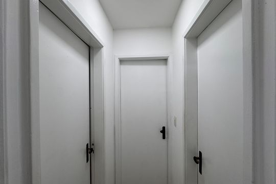 Corredor de apartamento para alugar com 2 quartos, 78m² em Recreio dos Bandeirantes, Rio de Janeiro