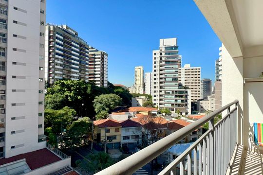 Varanda de kitnet/studio à venda com 1 quarto, 30m² em Sumaré, São Paulo